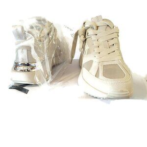 NEW In Box DKNY ZOFI Lace Up Sneak US 7.5 Soft White